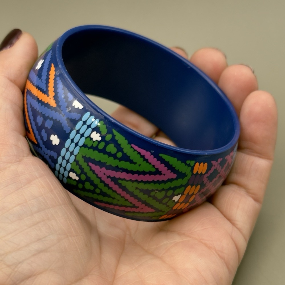 Bangle Bracelet Blue Plastic Geometric Tribal Print Multicolored Wide Slip On - Picture 9 of 9
